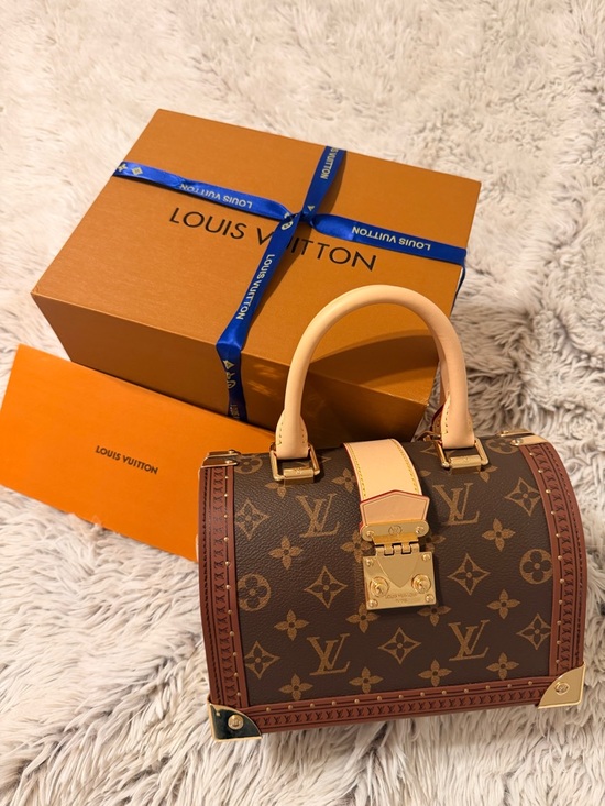 Louis Vuitton Handbags - Louis Vuitton Monogram Petite Handbag in Brown and Tan